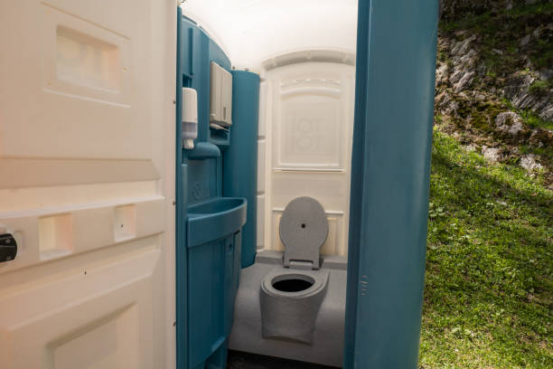 Best Portable restroom trailer rental  in Mary Esther, FL